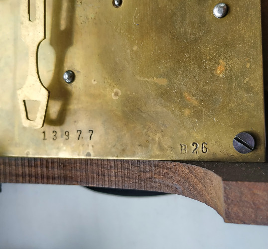 Немецкие настенные часы JUNGHANS с мелодичным четвертным боем